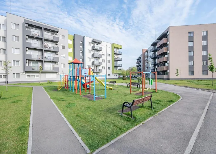 Trendy Flat By The University